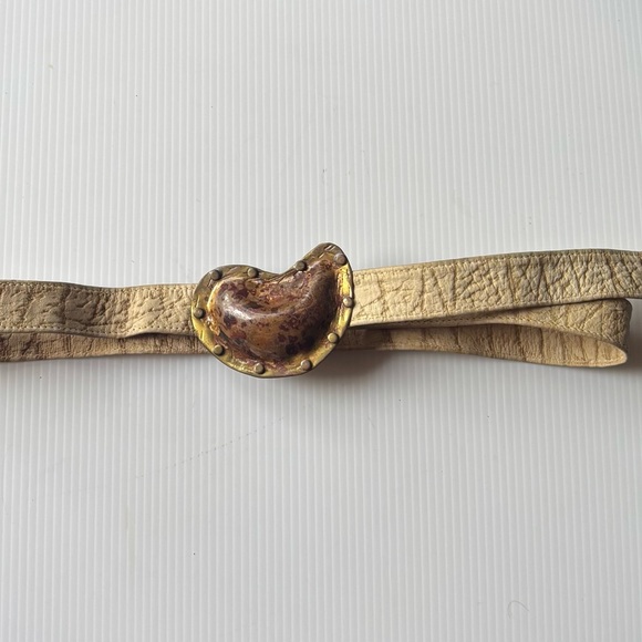 Vintage Beige Leather Belt with Brown Metal Accent - Picture 2 of 6